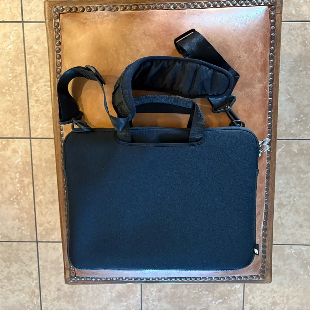 In case laptop case - Picture 4 of 4